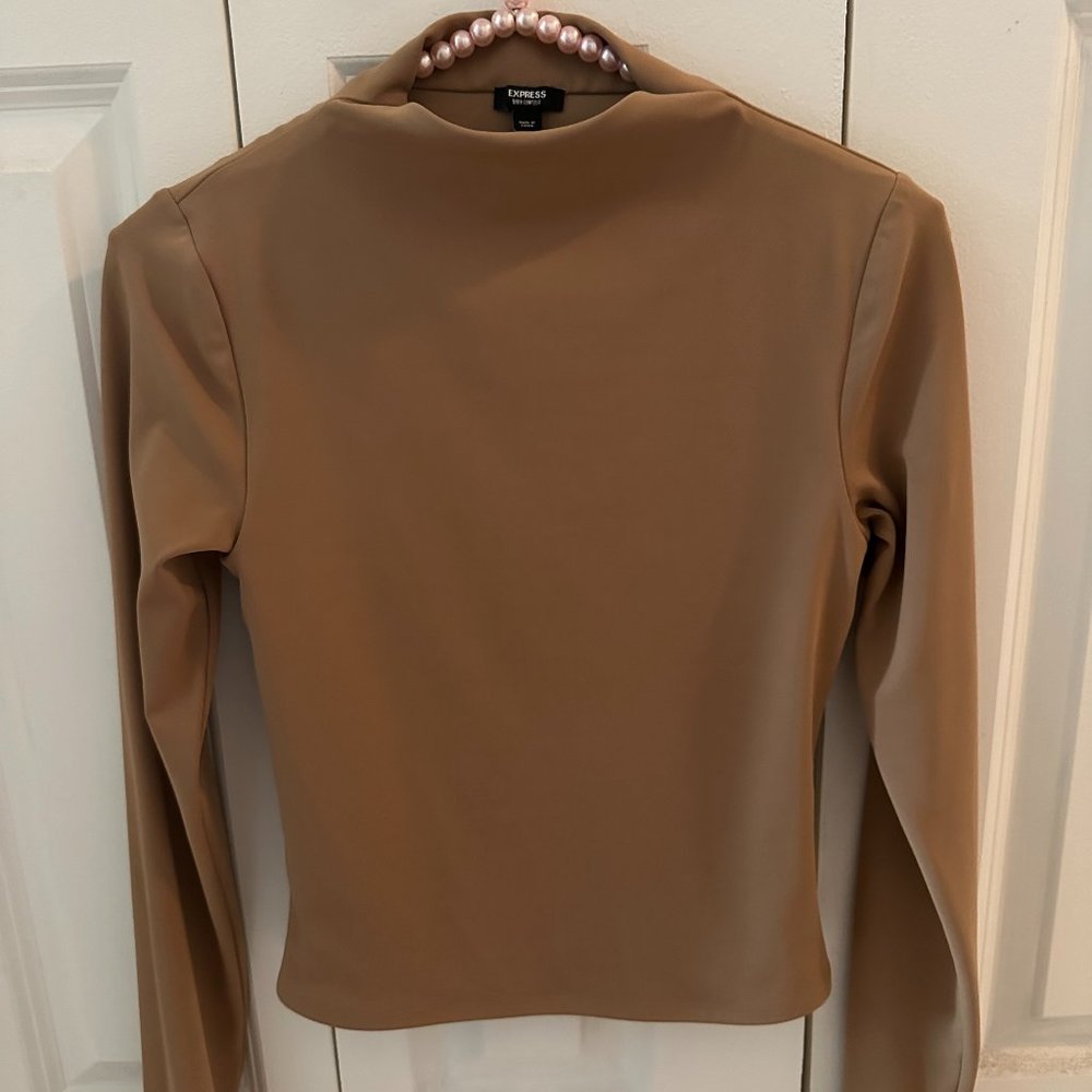Express Pecan Size XS Body Contour Mock Neck L/S